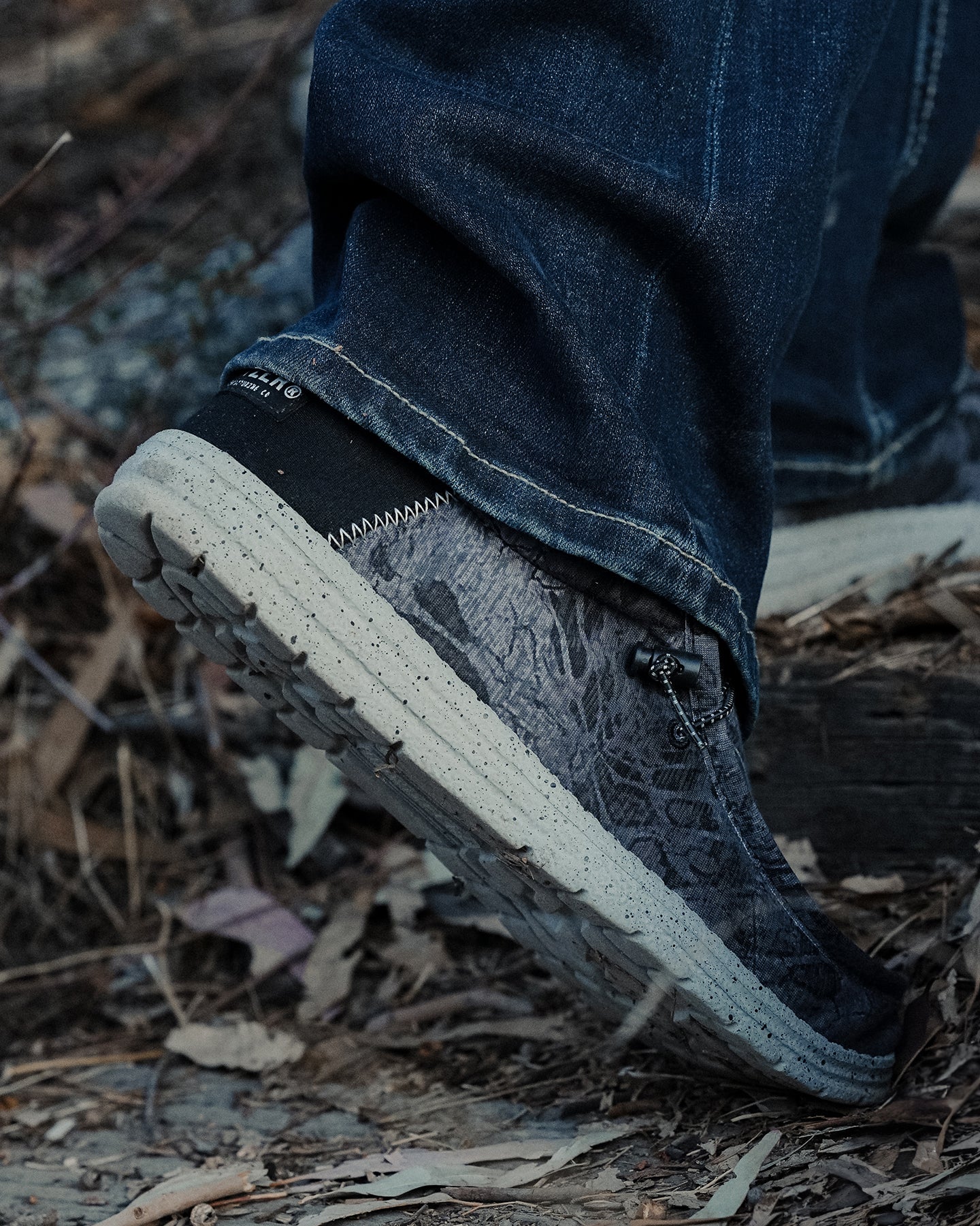 Roam Blue Flag Shoe – Howitzer Clothing