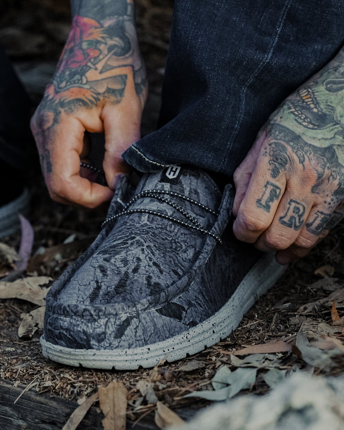 Roam Blue Flag Shoe – Howitzer Clothing
