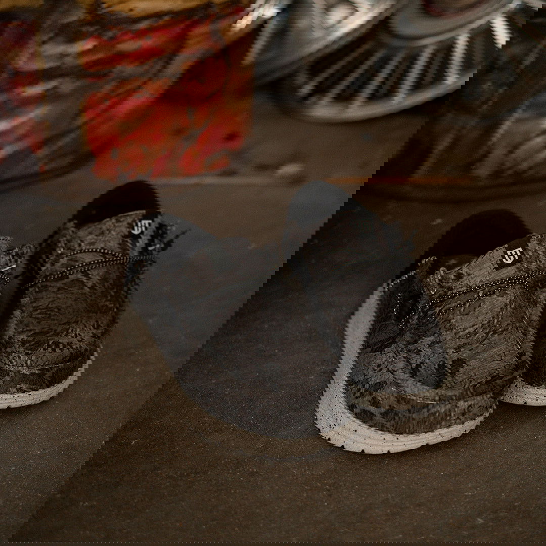 Roam - Howitzer Clothing